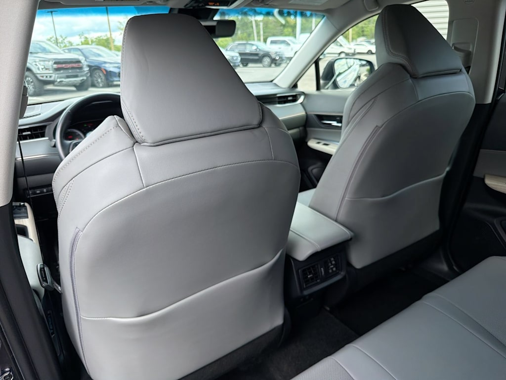 Thumbnail: 2021 Toyota Venza - 27