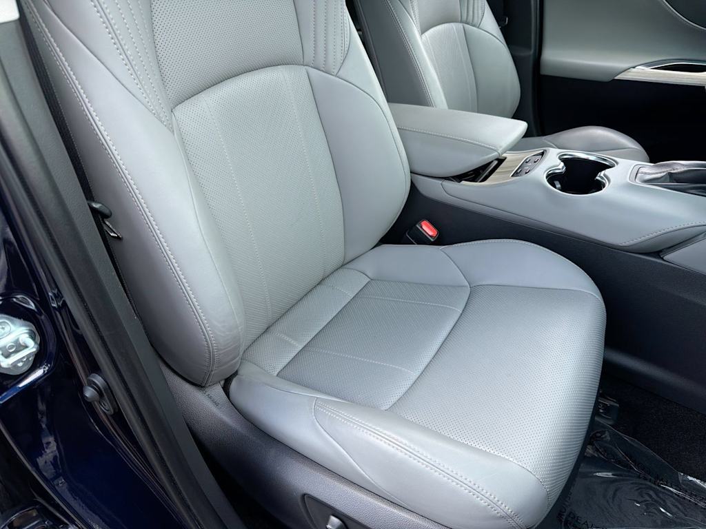 Thumbnail: 2021 Toyota Venza - 29