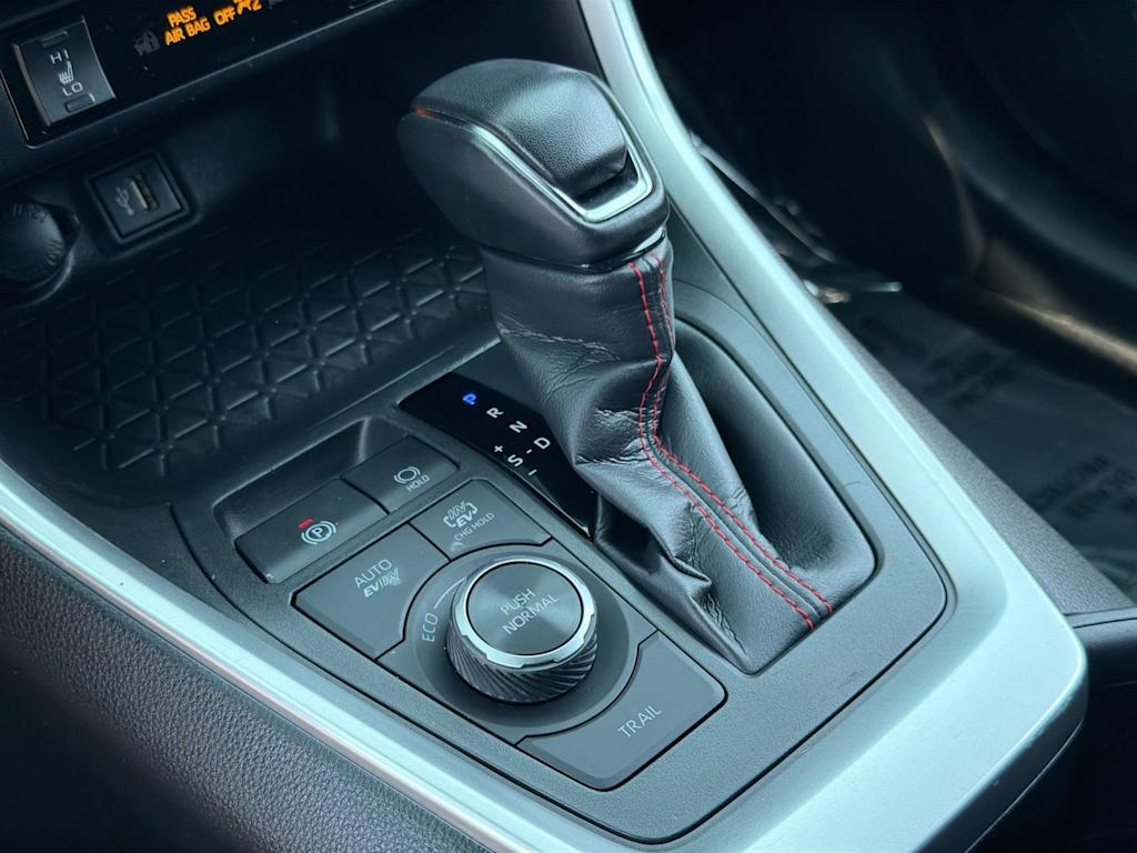 Thumbnail: 2024 Toyota RAV4 - 15
