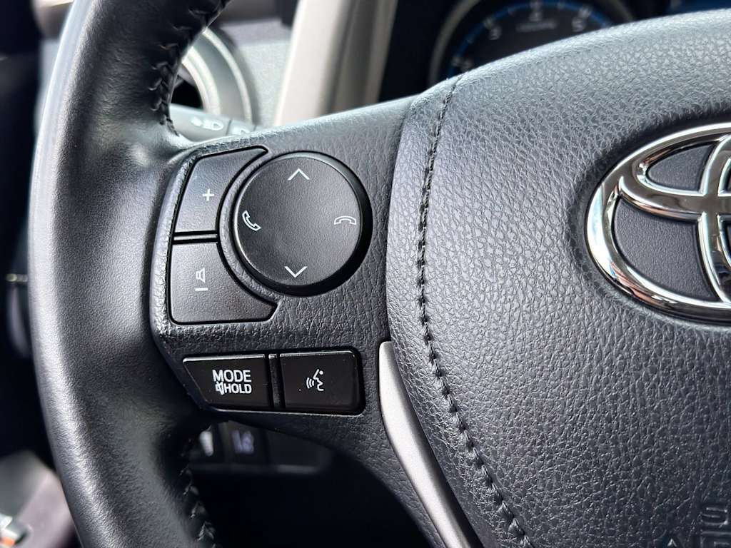 Thumbnail: 2017 Toyota RAV4 - 31