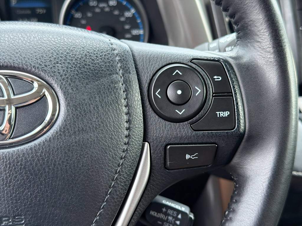 Thumbnail: 2017 Toyota RAV4 - 32