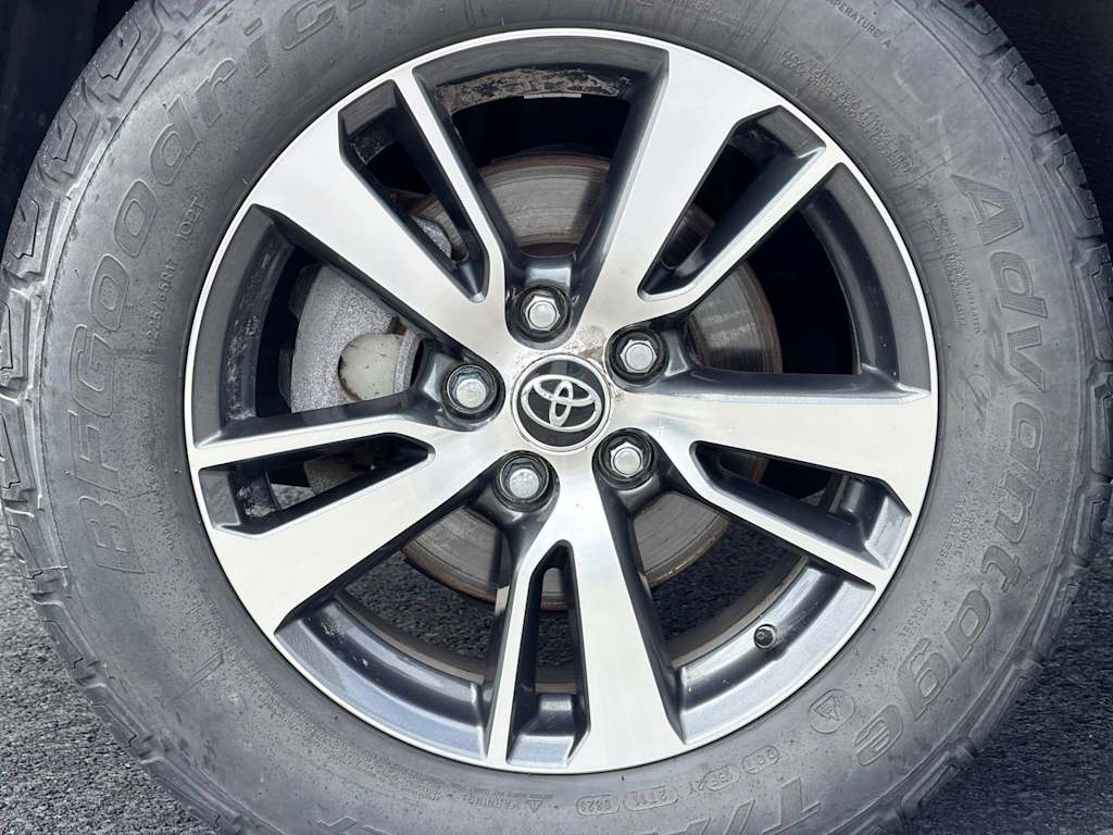 Thumbnail: 2017 Toyota RAV4 - 7