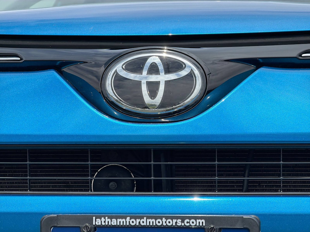 Thumbnail: 2017 Toyota RAV4 - 6