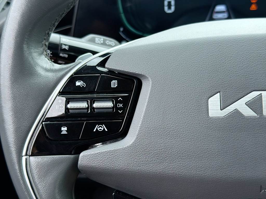 Thumbnail: 2023 Kia Niro - 30