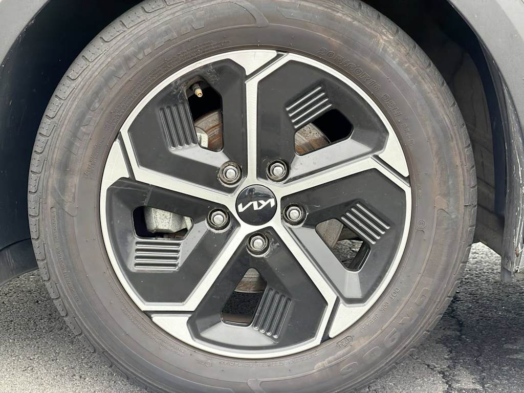 Thumbnail: 2023 Kia Niro - 8