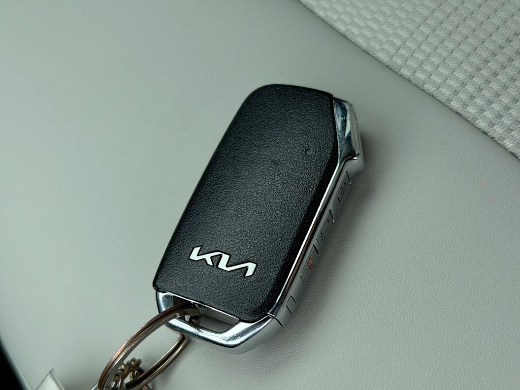 Thumbnail: 2023 Kia Niro - 19