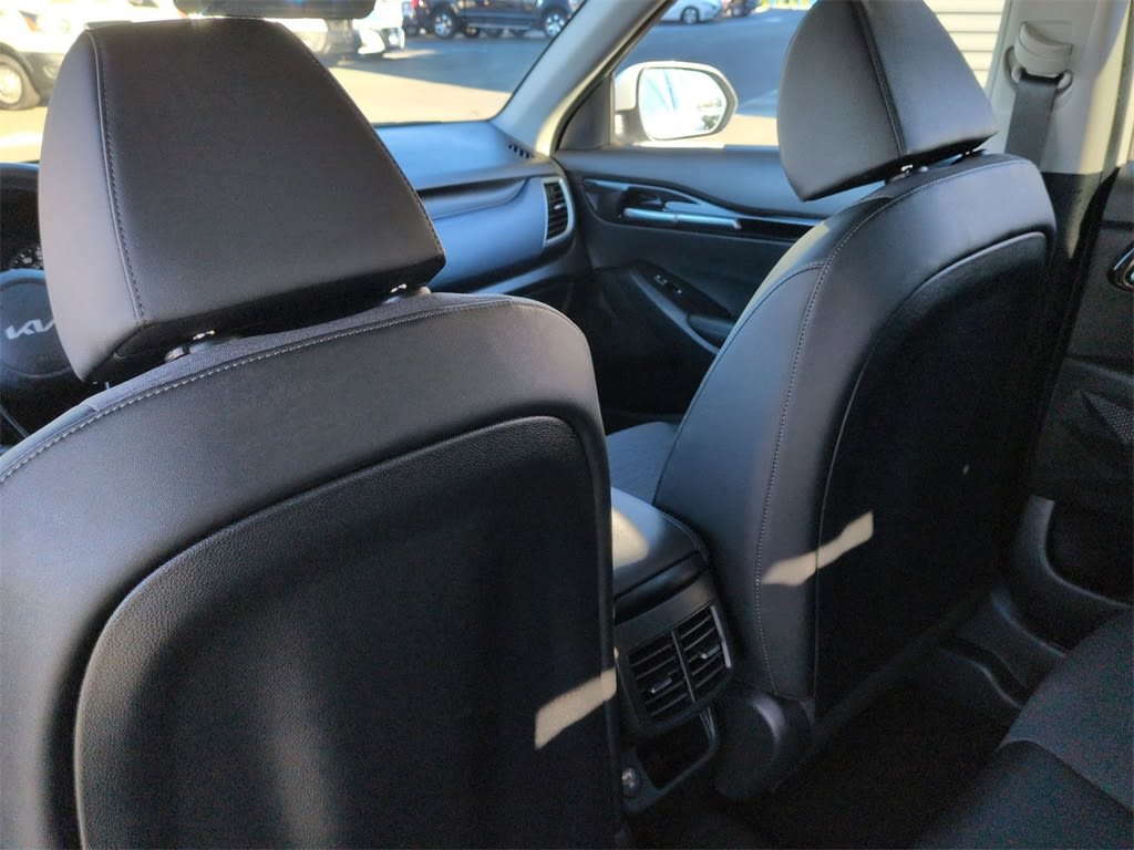 Thumbnail: 2023 Kia Seltos - 9