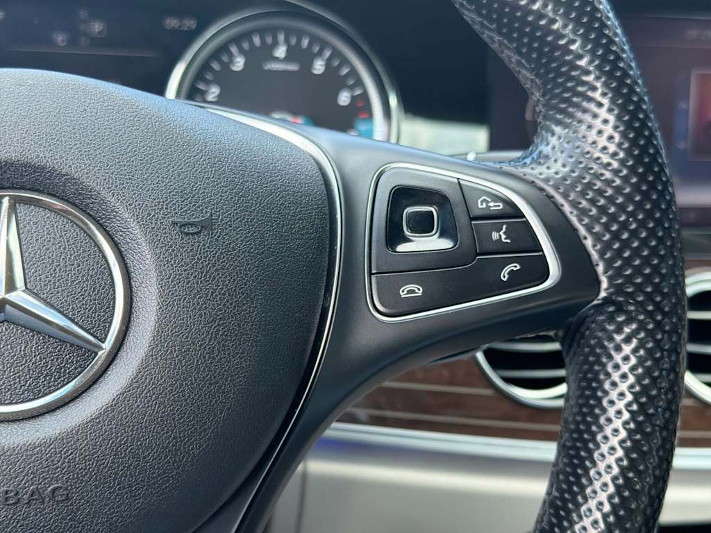 Thumbnail: 2017 Mercedes-Benz E-Class - 31