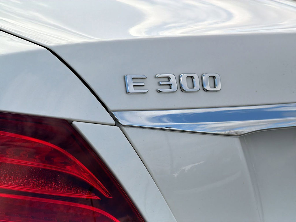 Thumbnail: 2017 Mercedes-Benz E-Class - 24