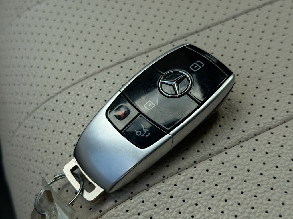 Thumbnail: 2017 Mercedes-Benz E-Class - 16