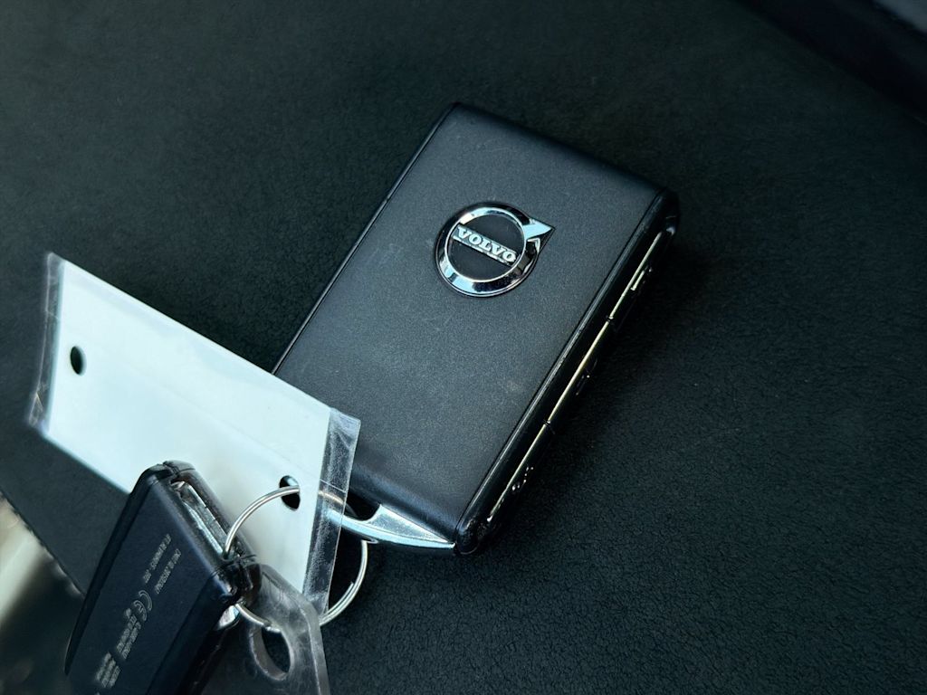 Thumbnail: 2016 Volvo XC90 - 17