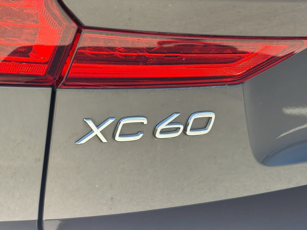 Thumbnail: 2022 Volvo XC60 - 5