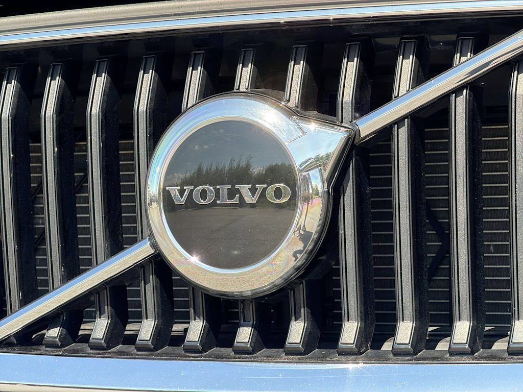 Thumbnail: 2022 Volvo XC60 - 7
