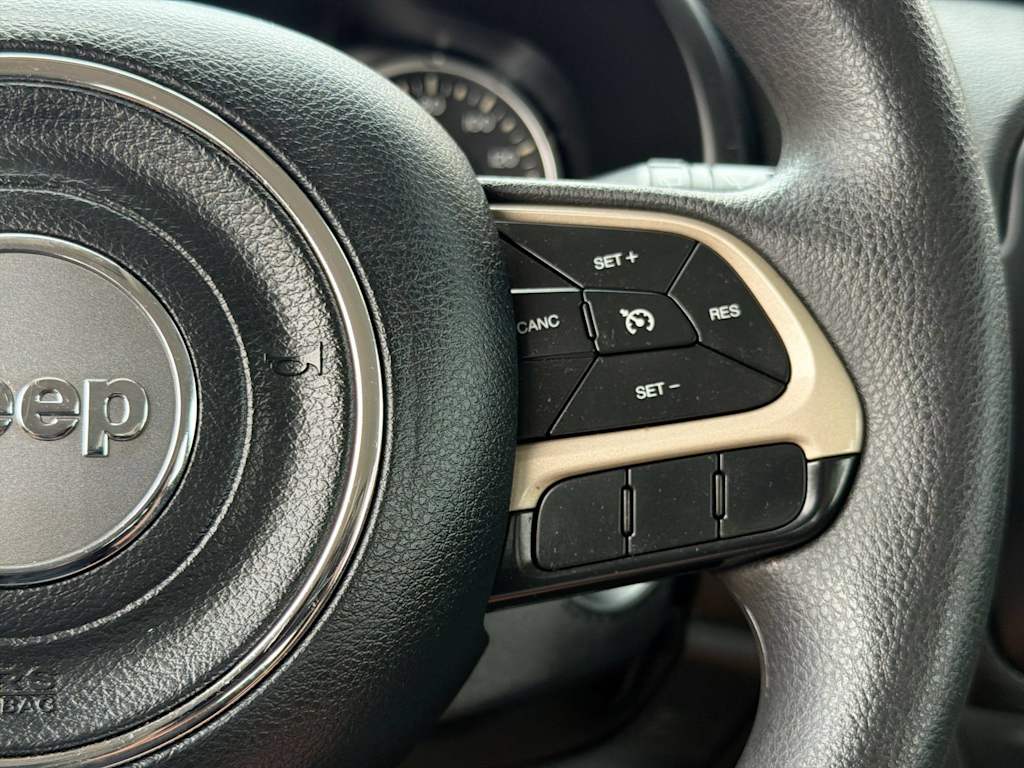 Thumbnail: 2016 Jeep Renegade - 30