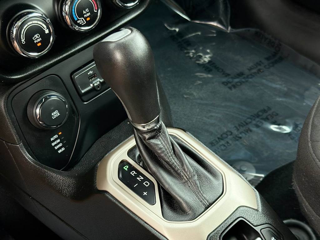 Thumbnail: 2016 Jeep Renegade - 15