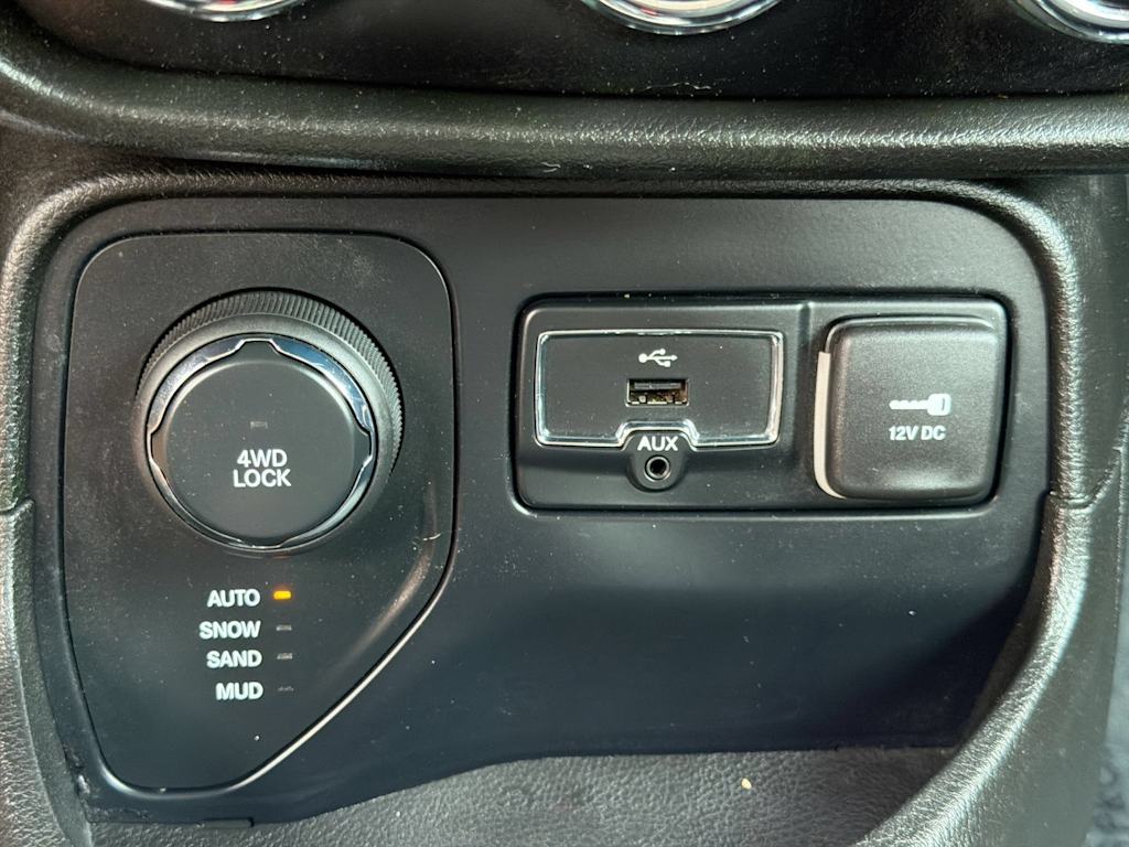 Thumbnail: 2016 Jeep Renegade - 35