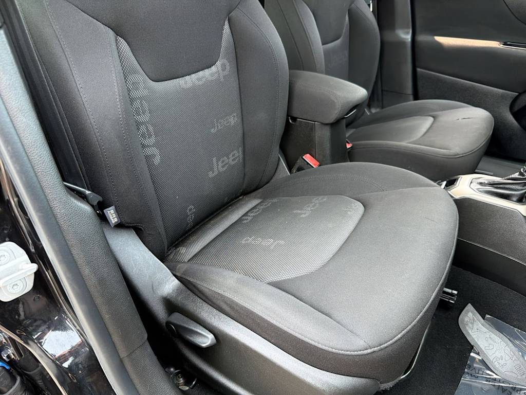 Thumbnail: 2016 Jeep Renegade - 28