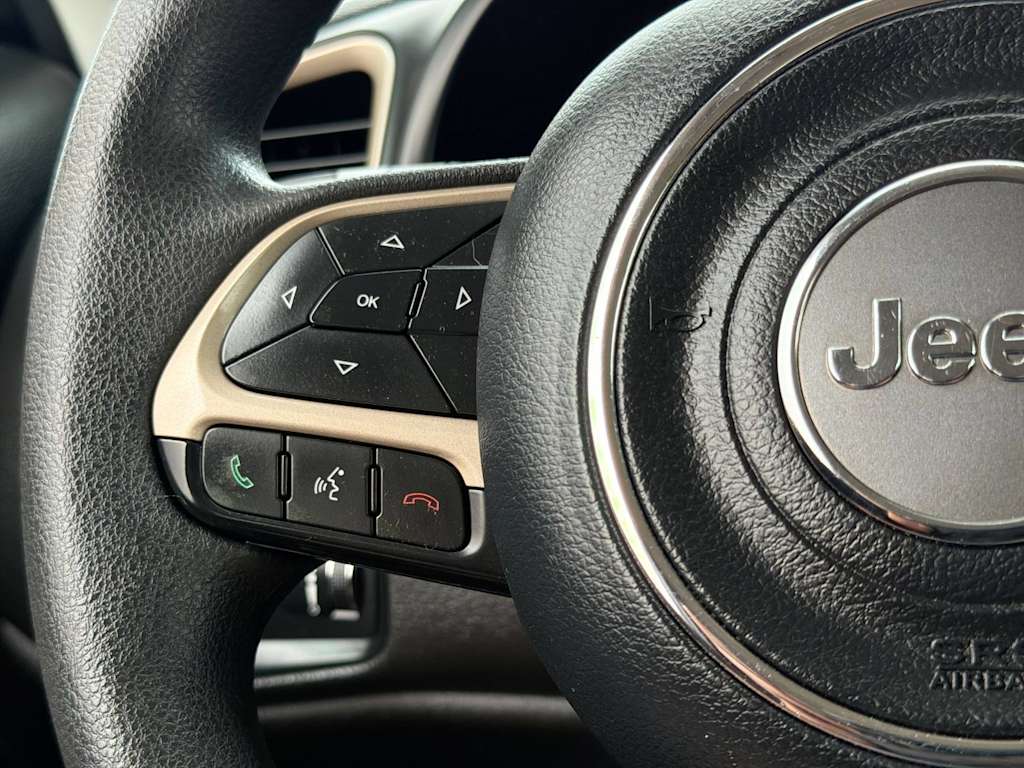 Thumbnail: 2016 Jeep Renegade - 29