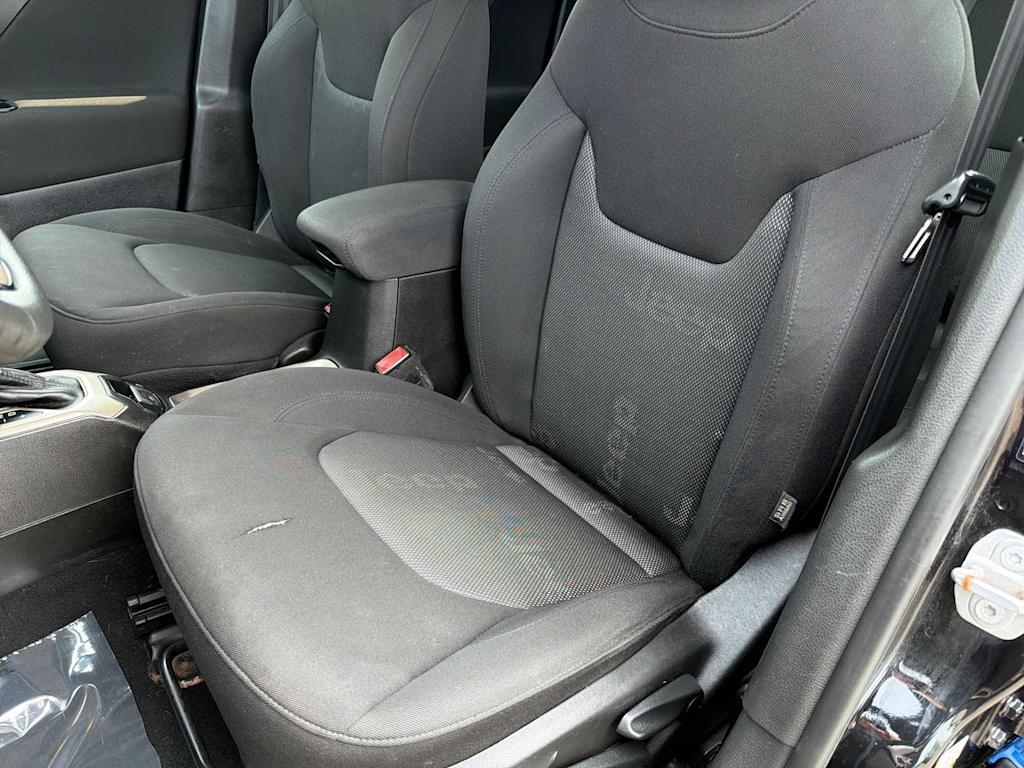 Thumbnail: 2016 Jeep Renegade - 10
