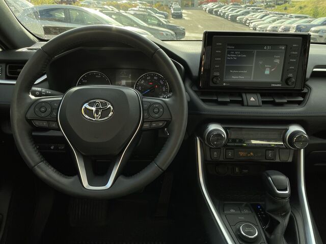 2022 Toyota RAV4 SE 8