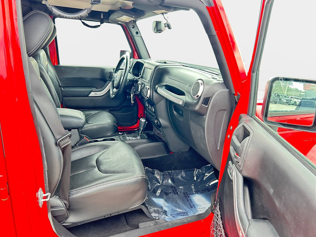 Thumbnail: 2015 Jeep Wrangler - 9