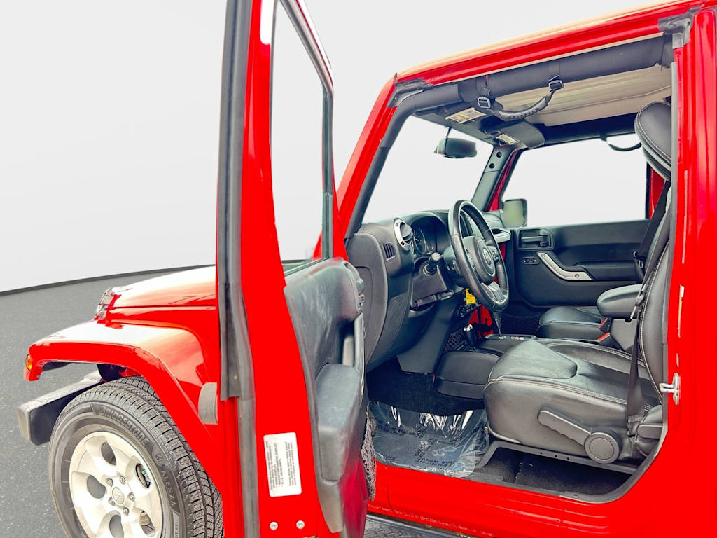 Thumbnail: 2015 Jeep Wrangler - 17