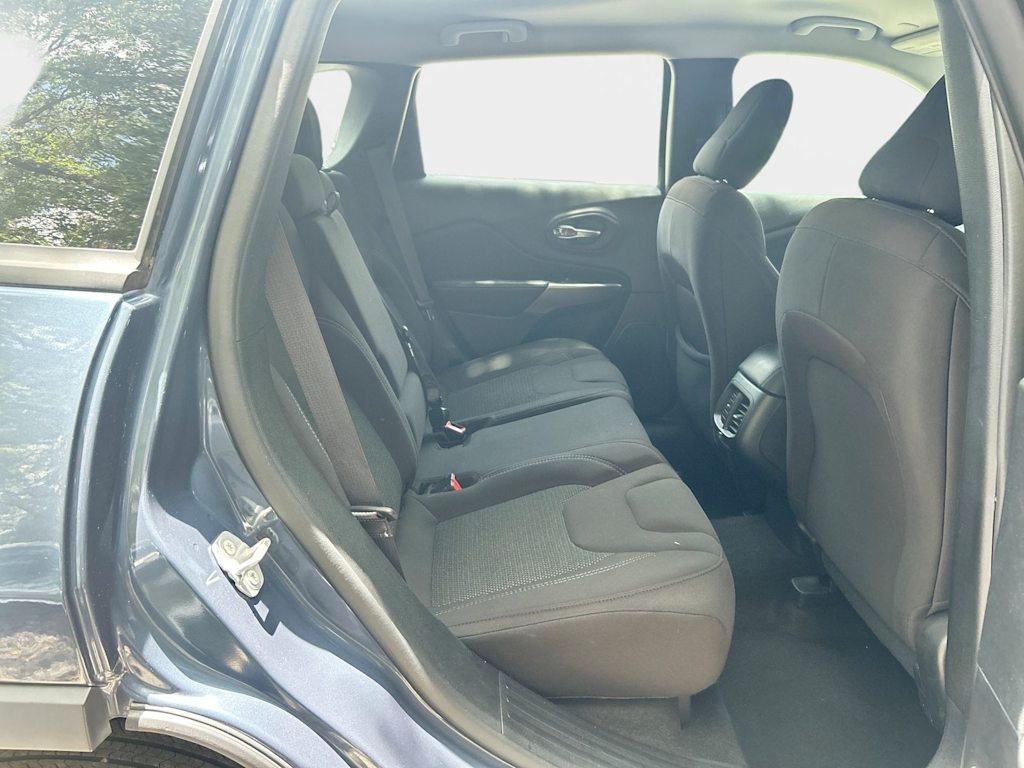 Thumbnail: 2021 Jeep Cherokee - 18