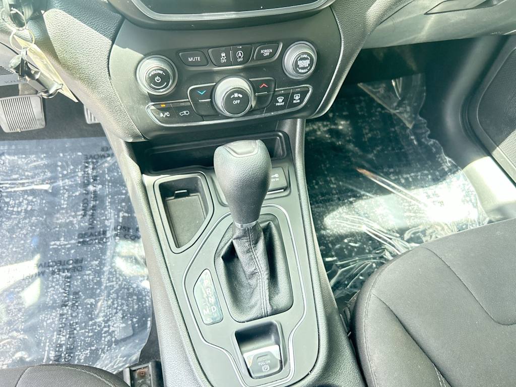 Thumbnail: 2021 Jeep Cherokee - 13