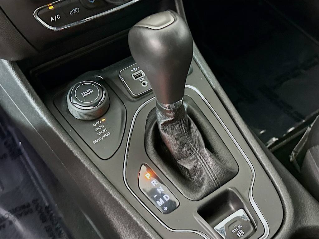 Thumbnail: 2021 Jeep Cherokee - 16