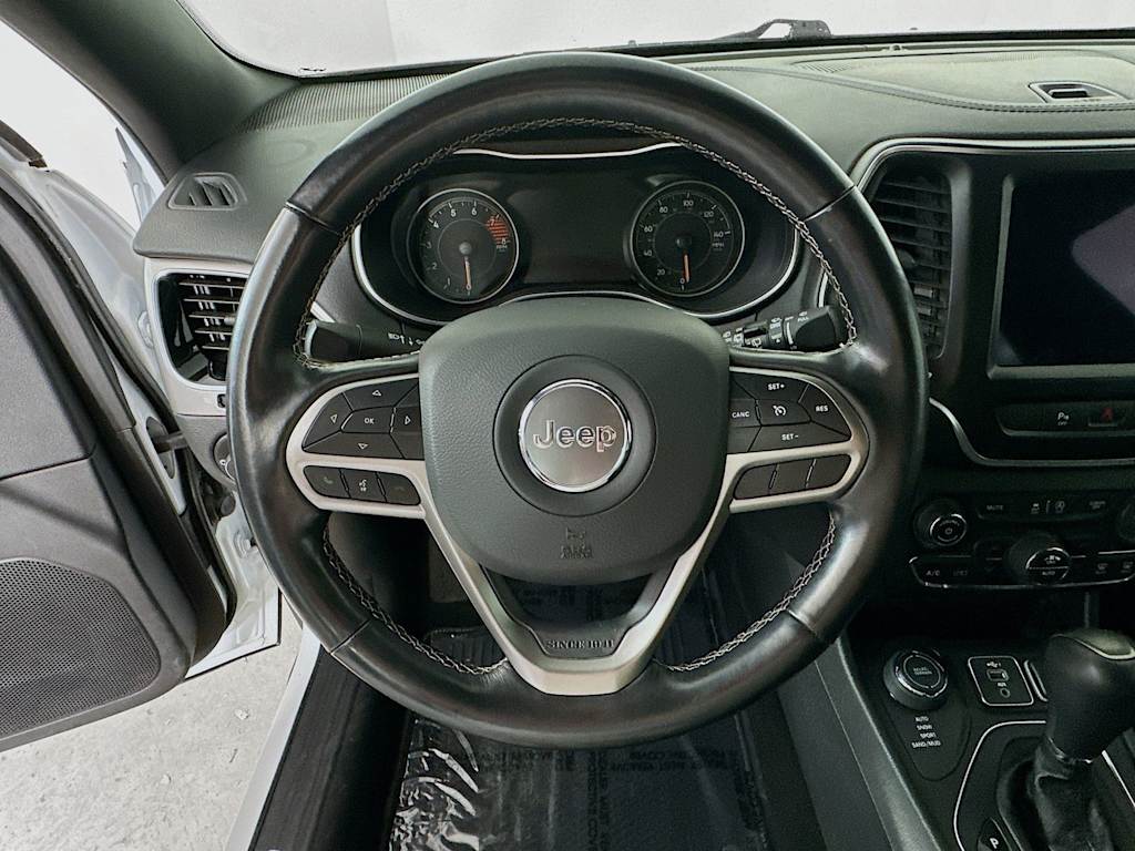 Thumbnail: 2021 Jeep Cherokee - 14