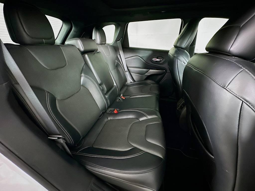 Thumbnail: 2021 Jeep Cherokee - 31