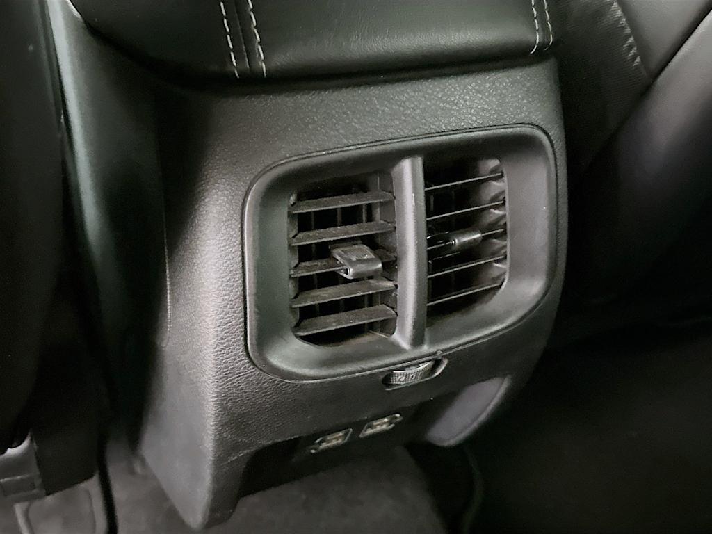 Thumbnail: 2021 Jeep Cherokee - 22