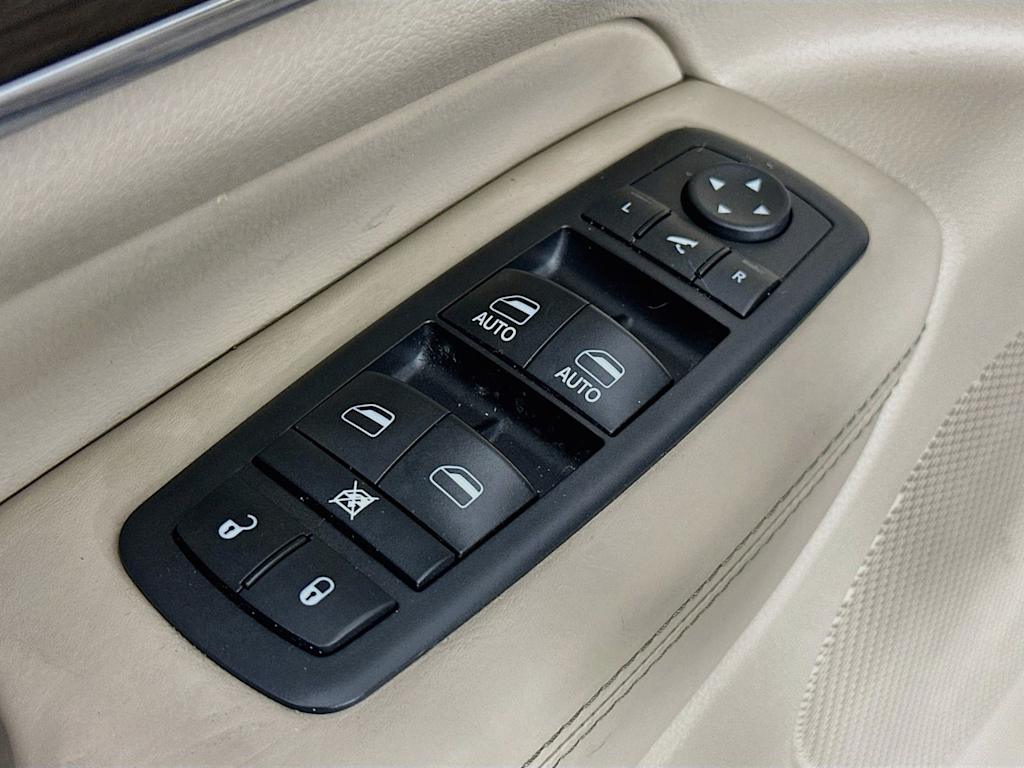 Thumbnail: 2017 Jeep Grand Cherokee - 30