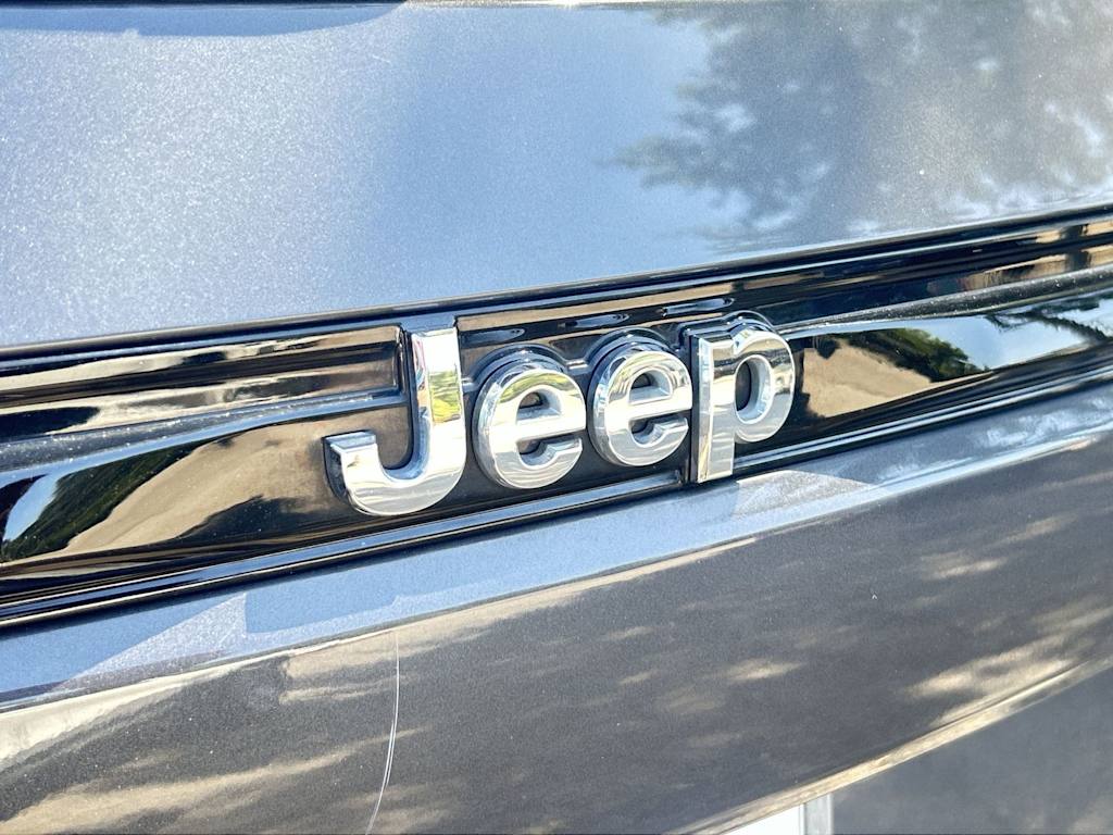 Thumbnail: 2022 Jeep Grand Cherokee - 7