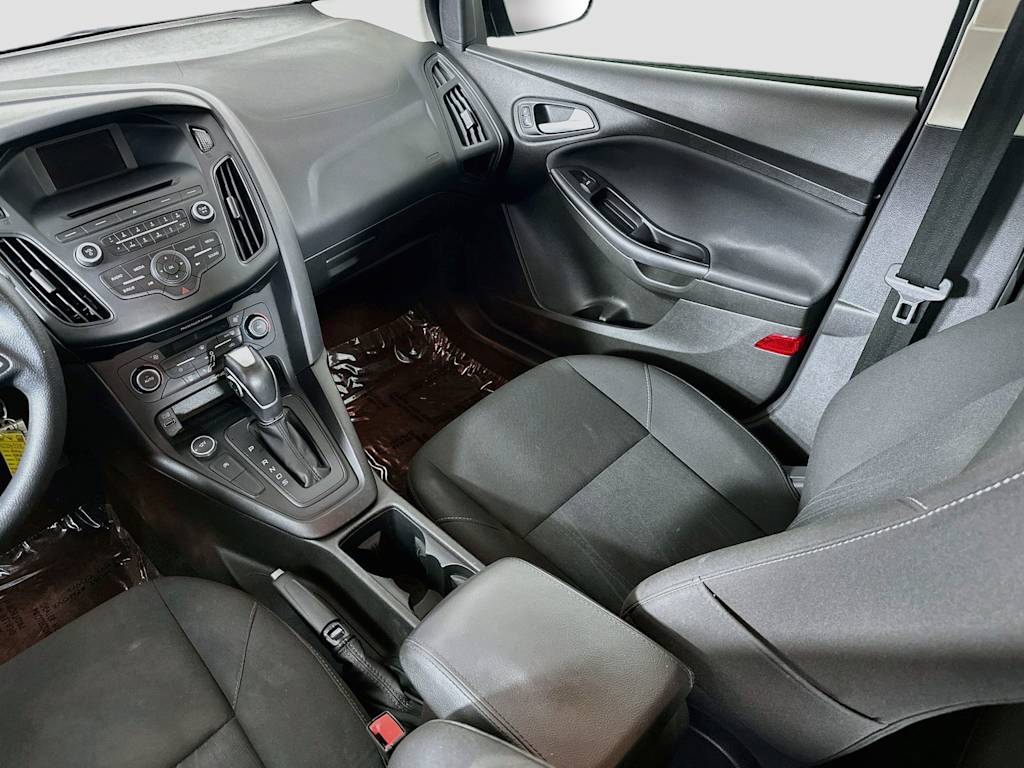 Thumbnail: 2016 Ford Focus - 13