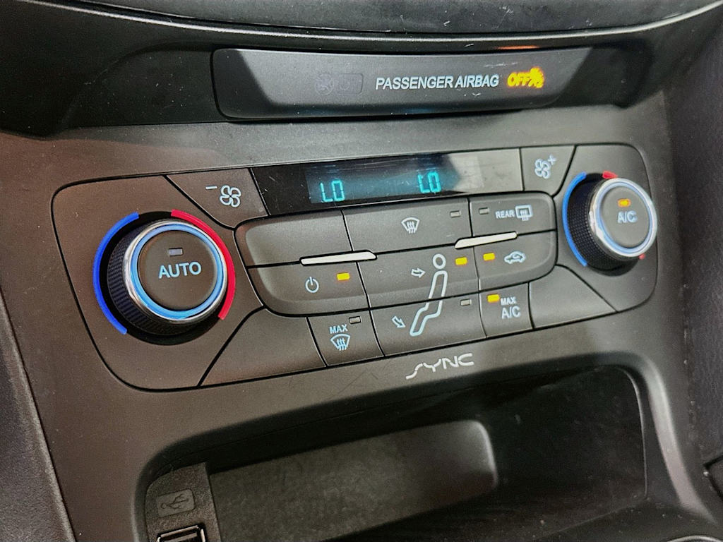 Thumbnail: 2016 Ford Focus - 22