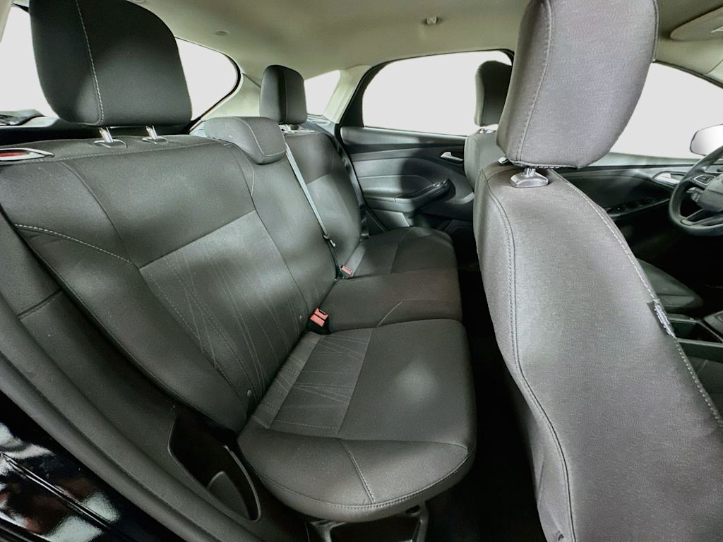 Thumbnail: 2016 Ford Focus - 30