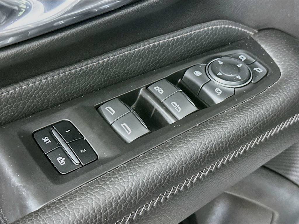 Thumbnail: 2023 GMC Yukon XL - 30