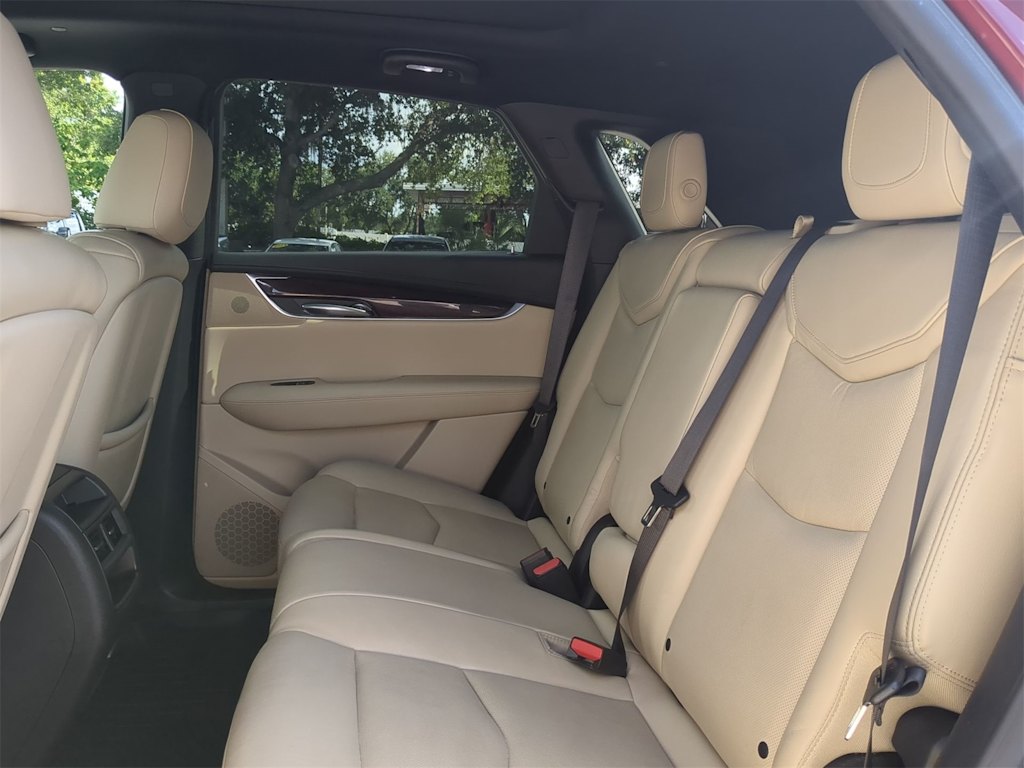 Thumbnail: 2017 Cadillac XT5 - 12
