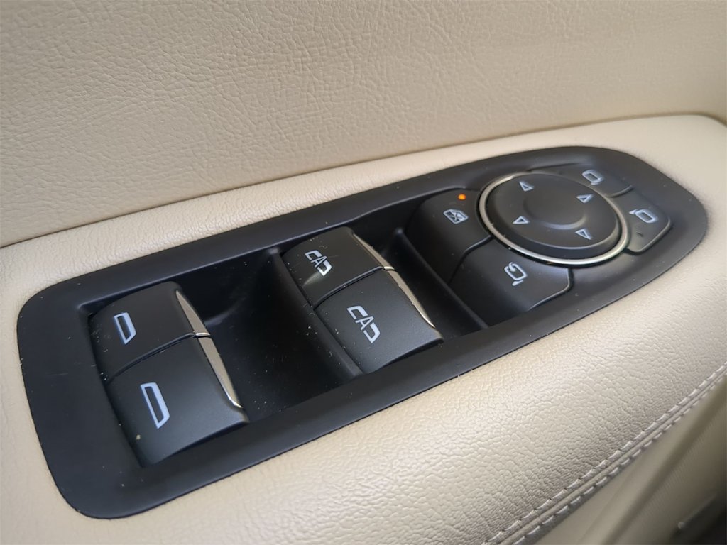 Thumbnail: 2017 Cadillac XT5 - 25