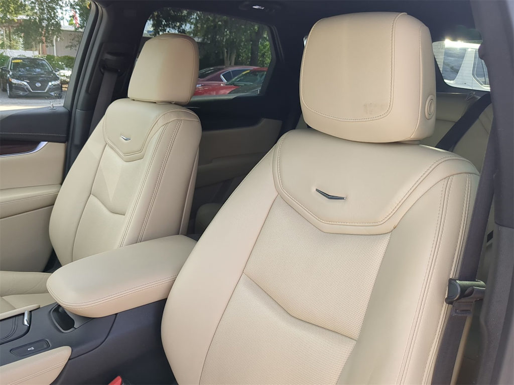 Thumbnail: 2017 Cadillac XT5 - 11