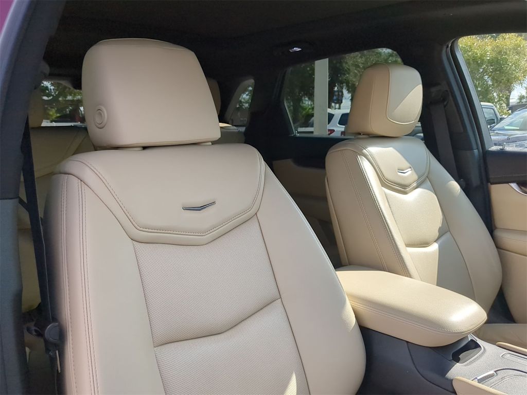 Thumbnail: 2017 Cadillac XT5 - 10
