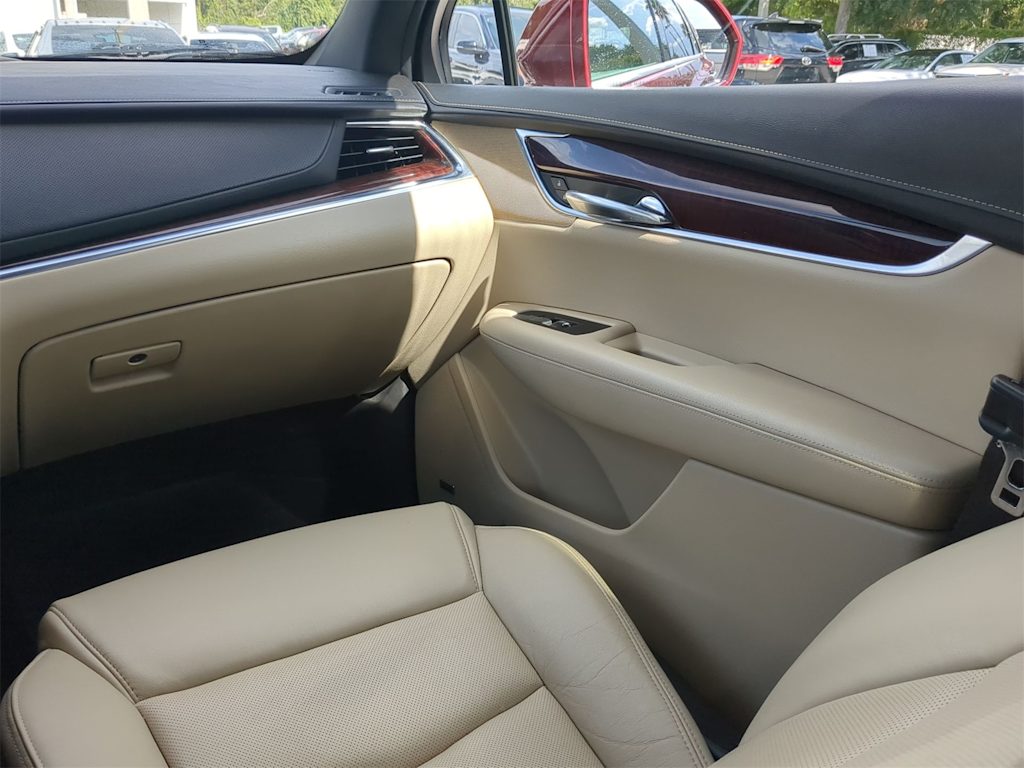 Thumbnail: 2017 Cadillac XT5 - 13