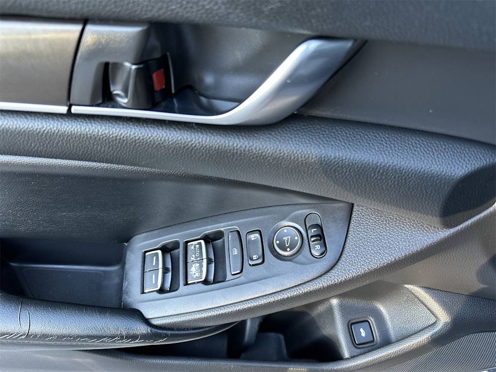 Thumbnail: 2018 Honda Accord - 16