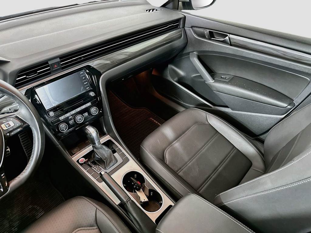Thumbnail: 2020 Volkswagen Passat - 12