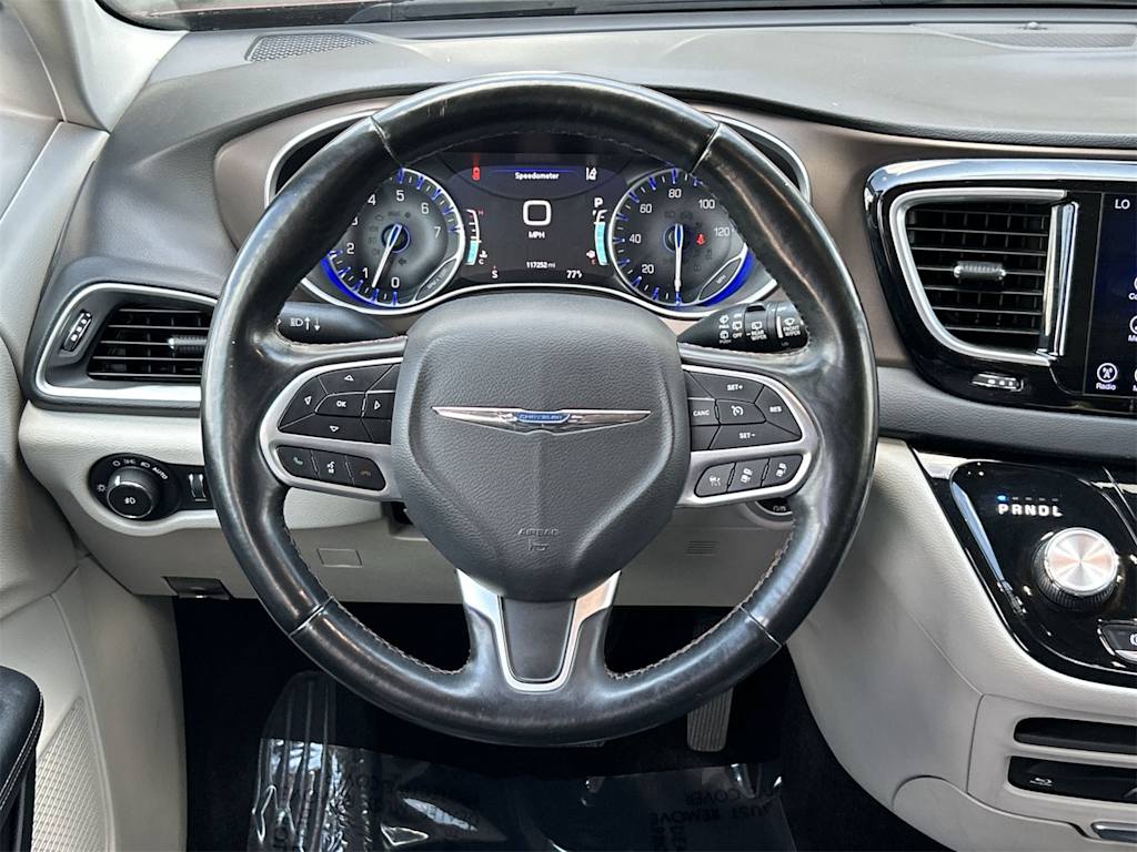 Thumbnail: 2017 Chrysler Pacifica - 10