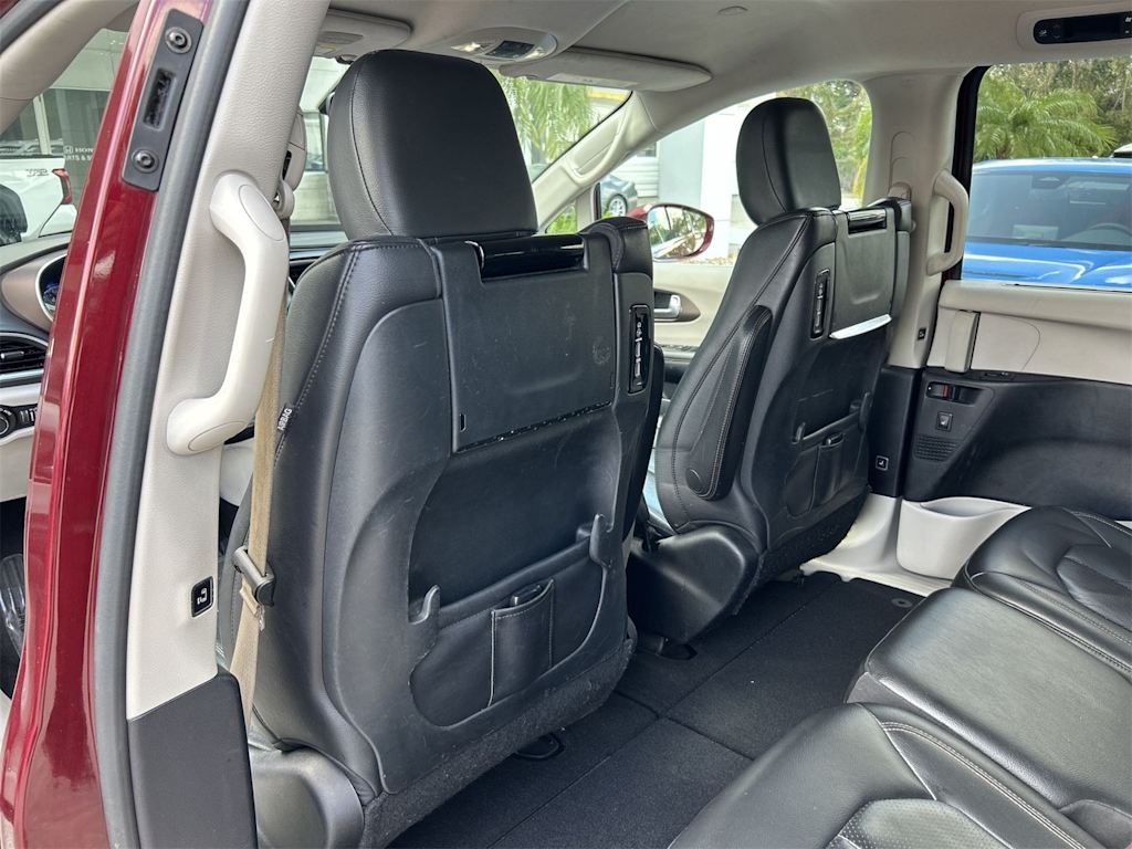 Thumbnail: 2017 Chrysler Pacifica - 13