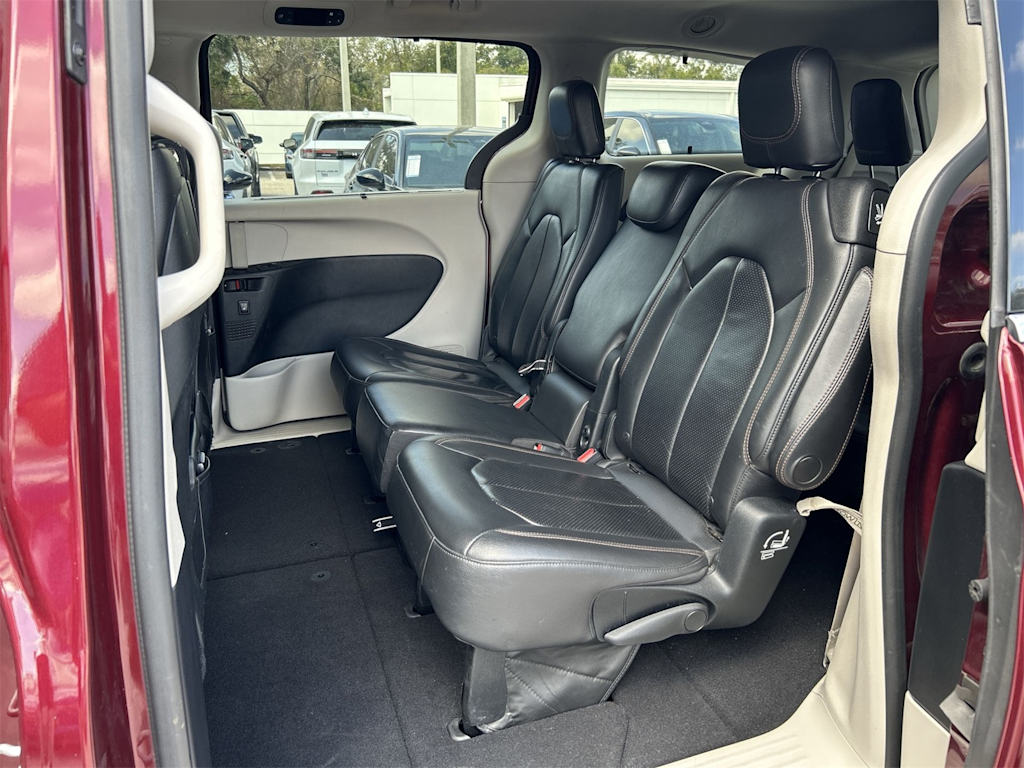 Thumbnail: 2017 Chrysler Pacifica - 21