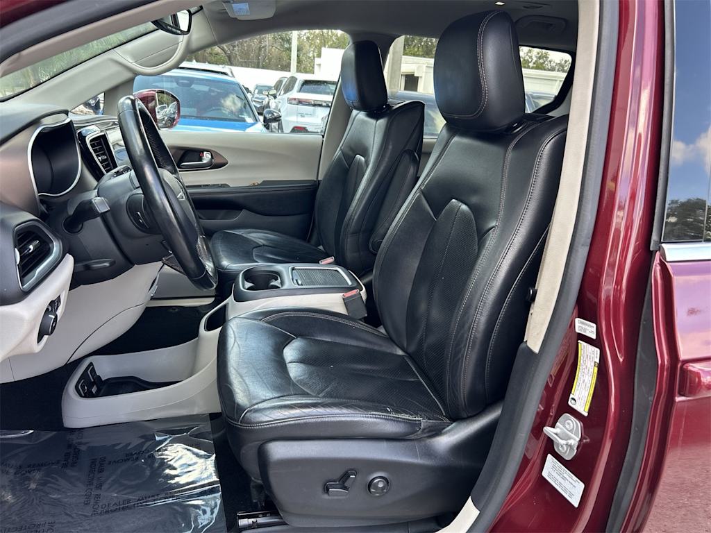 Thumbnail: 2017 Chrysler Pacifica - 11