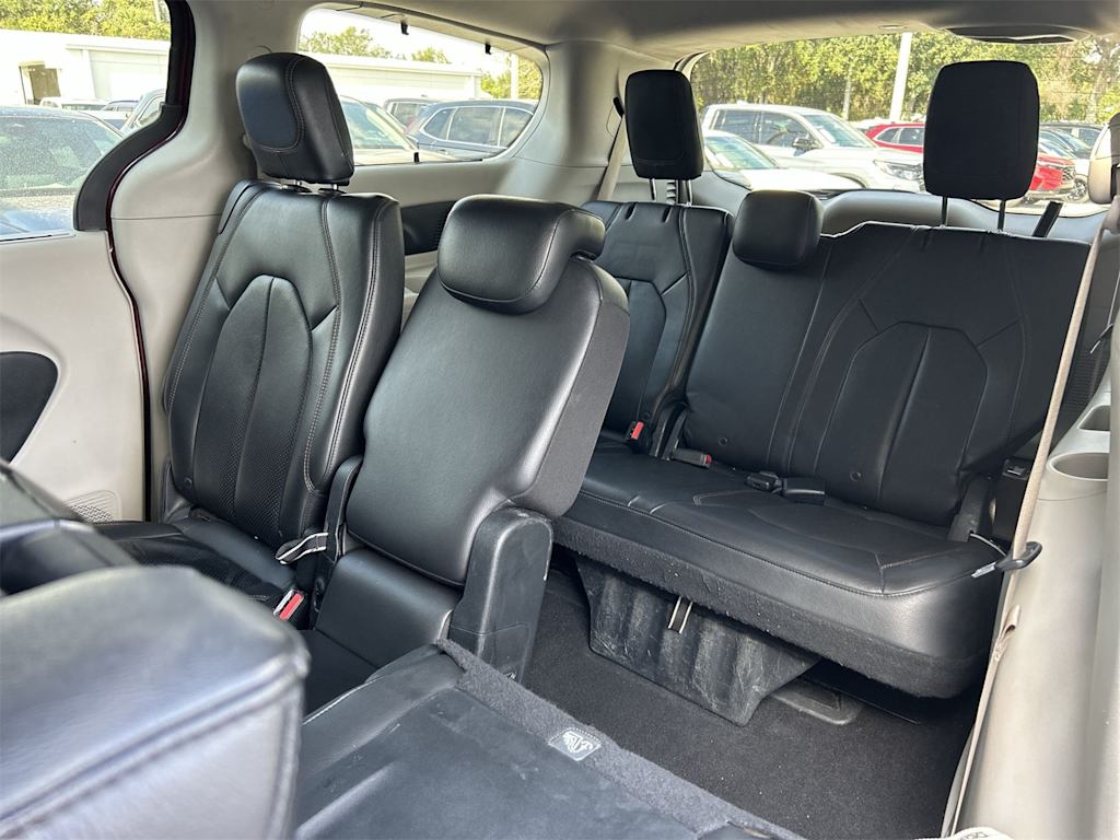 Thumbnail: 2017 Chrysler Pacifica - 25